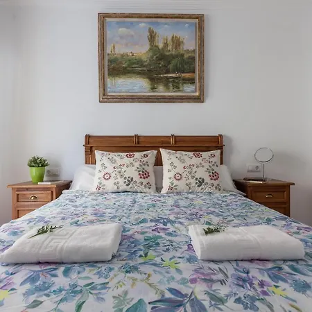 Elegante Con Mucho Encanto En Inmejorable Ubicacion